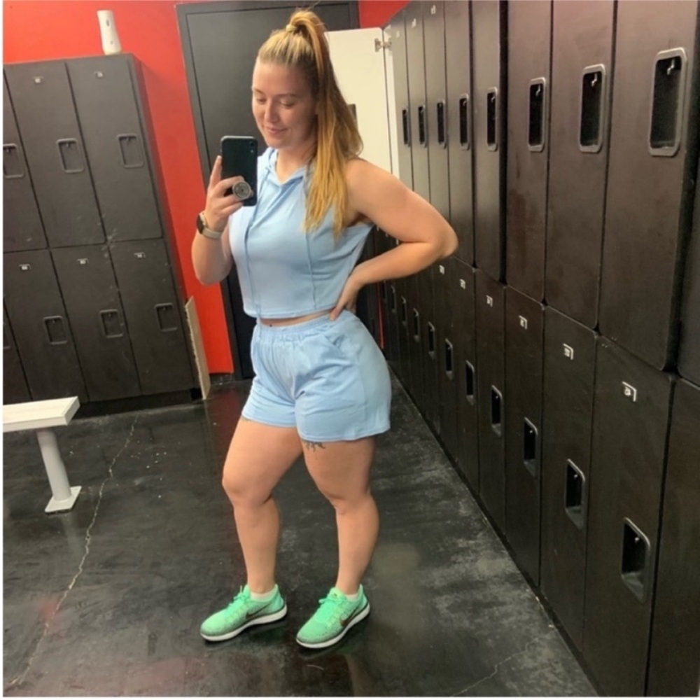 NWOT Blue hooded crop top vest and shorts with pockets workout lounge set - Picture 4 of 11